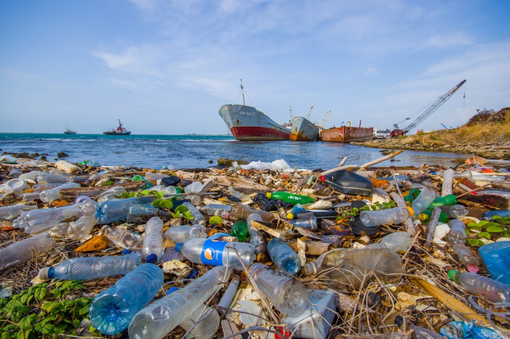 plastic-trash-in-oceans-and-waterways